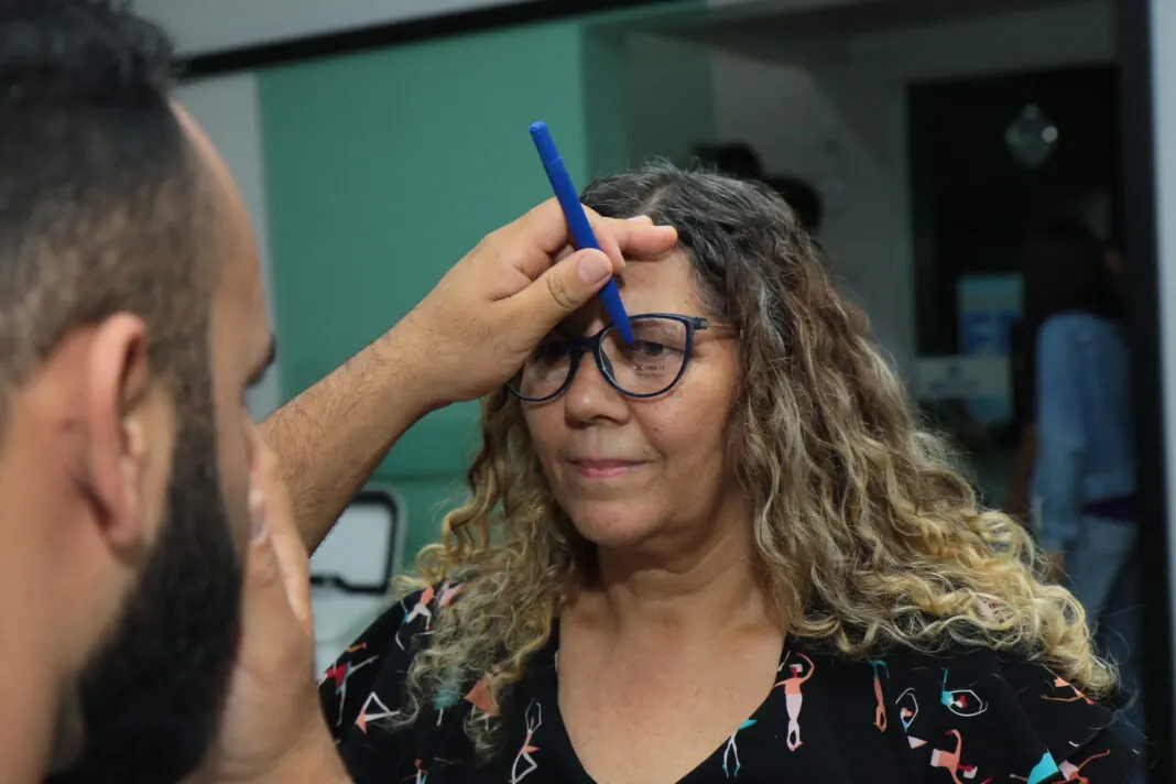 Exame de vista em mutirão da visão da ACB